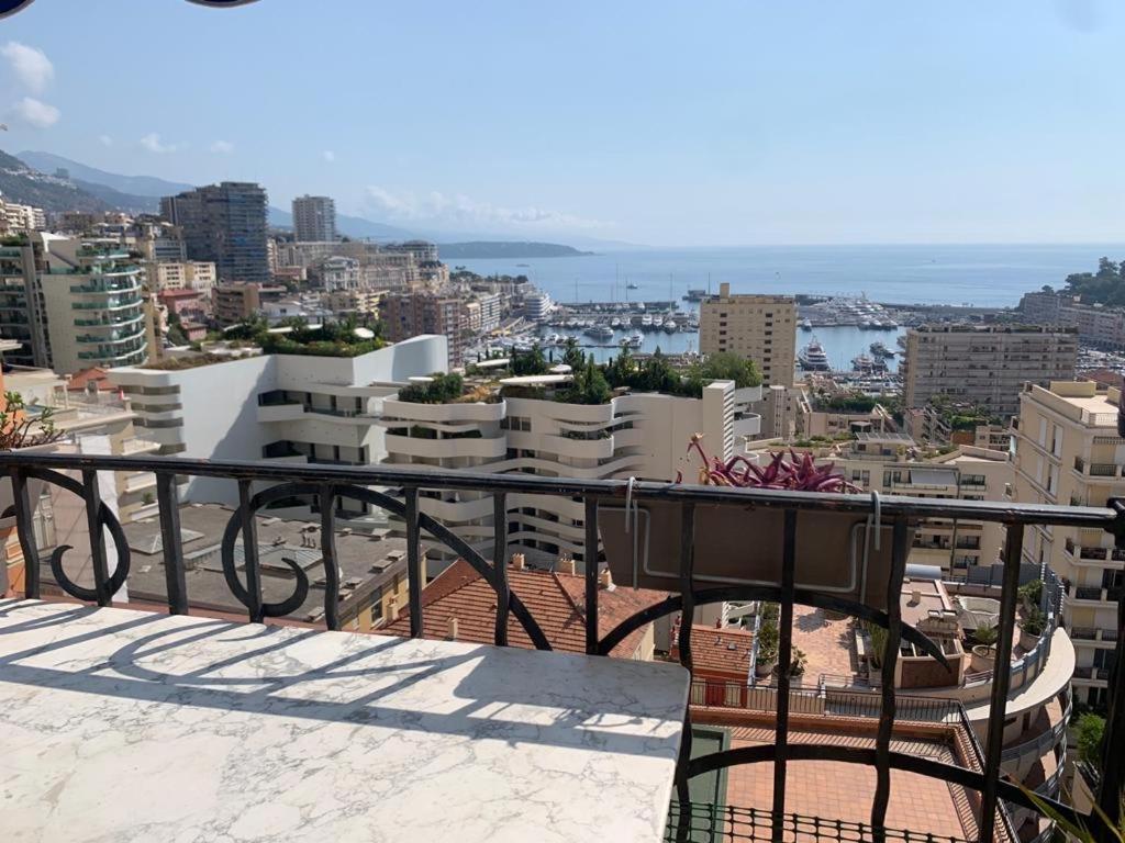 Plein coeur de Monaco, à 300 mètres à pied du port de Monaco, 4 pièces, escaliers vue mer. Exterior foto