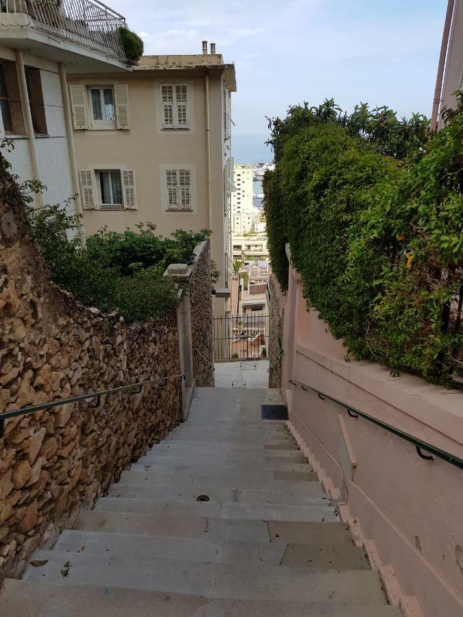 Plein coeur de Monaco, à 300 mètres à pied du port de Monaco, 4 pièces, escaliers vue mer. Exterior foto